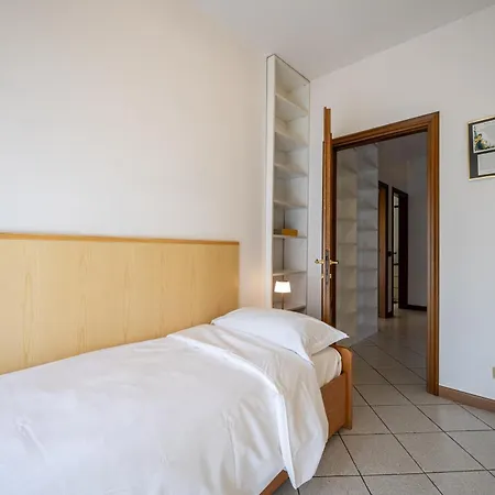 Three Bedroom - View - Larihome A57 Appartement