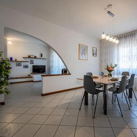 Three Bedroom - View - Larihome A57 Apartment *